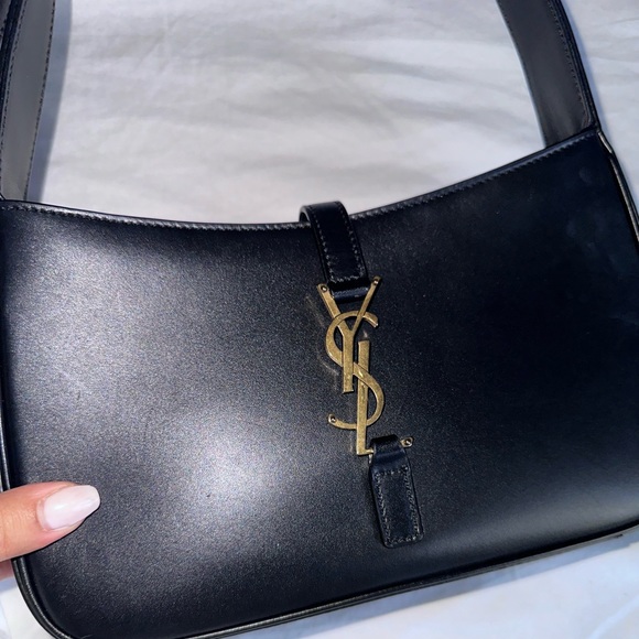 Saint Laurent LE 5 À 7 IN SMOOTH LEATHER - Picture 2 of 6